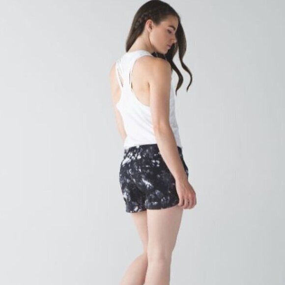 LULULEMON (Size 4) Spring Break Away Shorts II Black - Picture 1 of 10